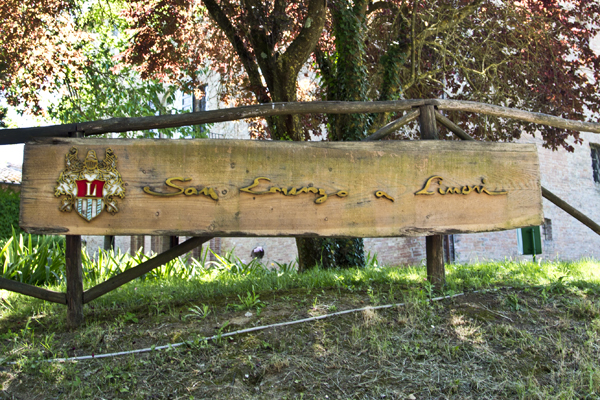 The sign leading up to San Lorenzo a Linari